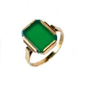 Zlatý prsten se zeleným kamenem