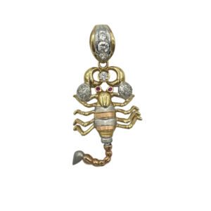 Přívěsek ve tvaru škorpiona ze tří barev zlata
