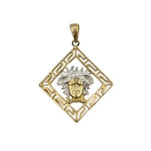 Zlatý přívěsek s hlavou Medúzy v čtvercovém rámu